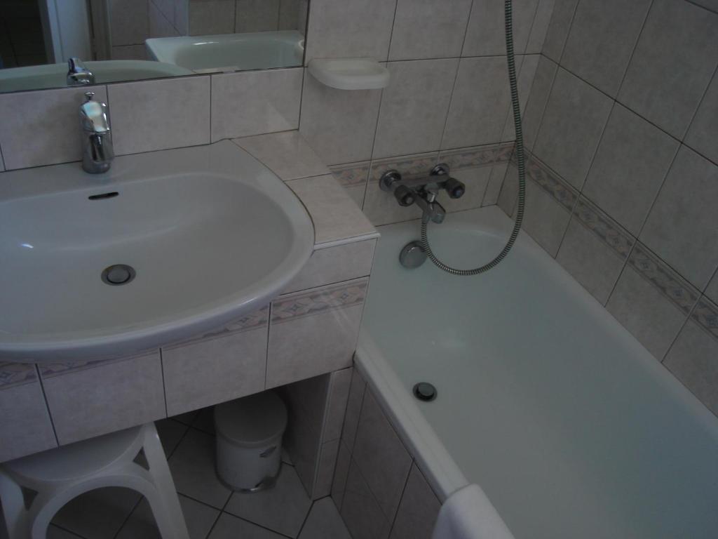 Hôtel Beauséjour Chaudes-Aigues Quarto foto